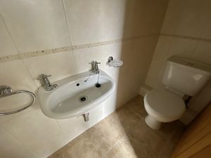 Guest WC- click for photo gallery